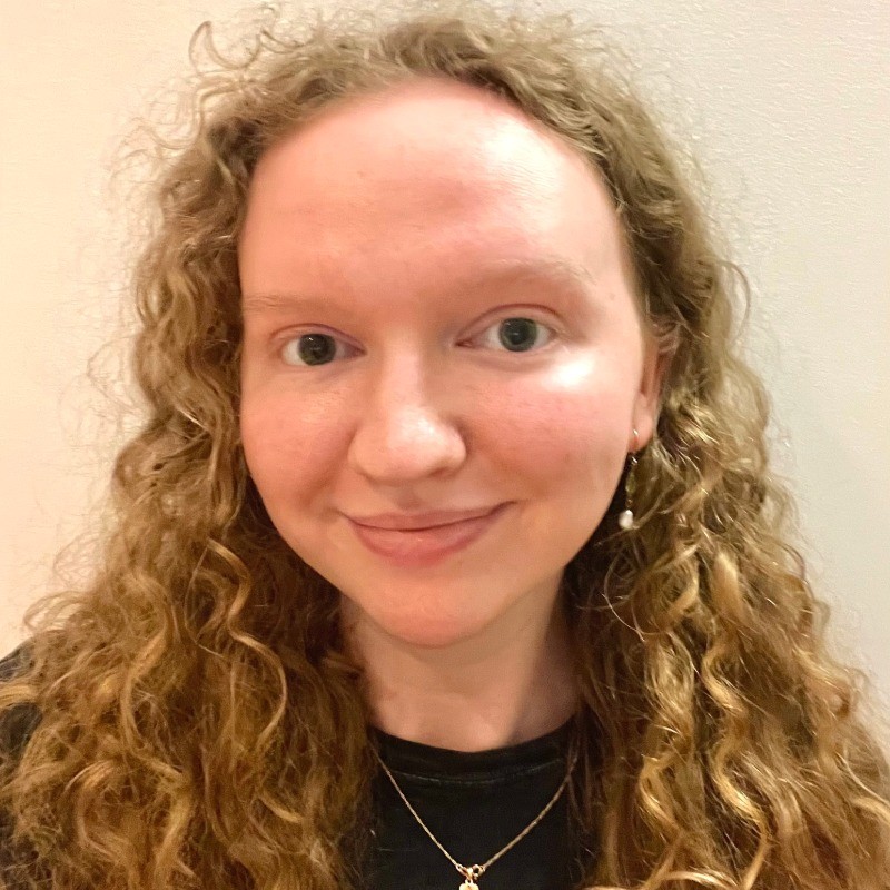 Allison Kiernan - Professional headshot of illustrator and Web3 founder